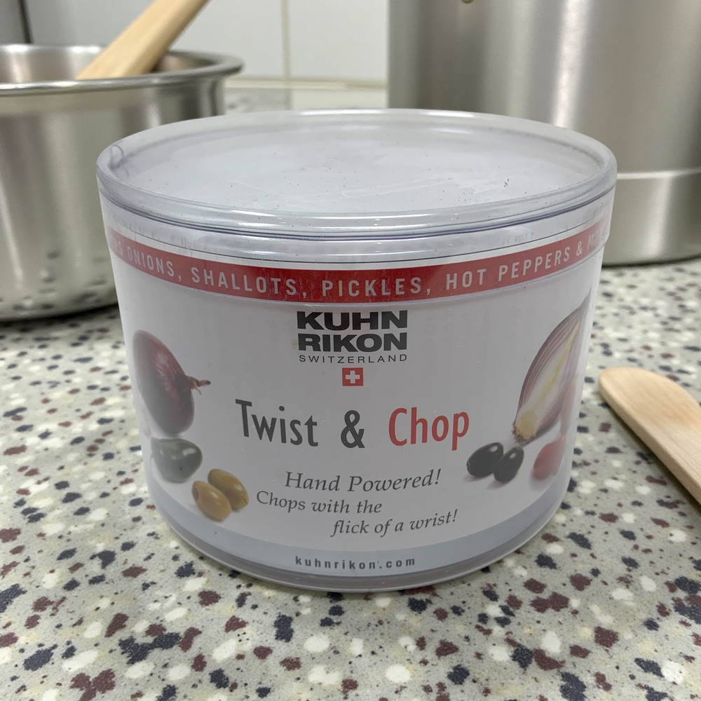 NEW Kuhn Rikon Switzerland Twist & Chop Hand Powered Food Chopper #2221 NIP